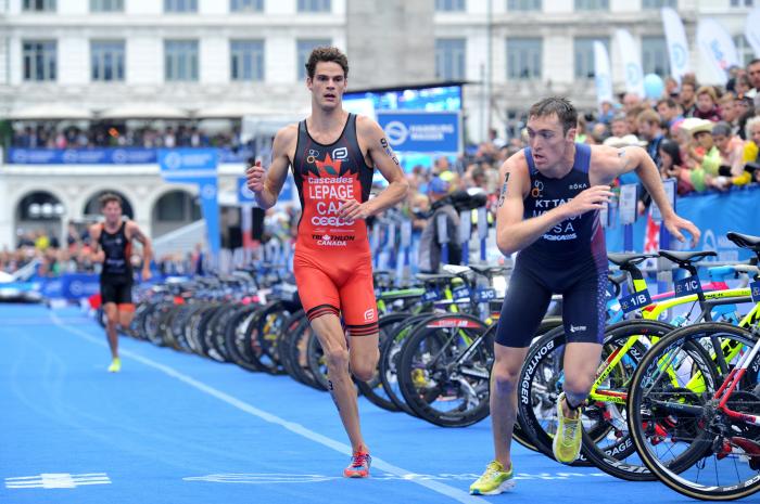 Officiel au triathlon international de Montréal